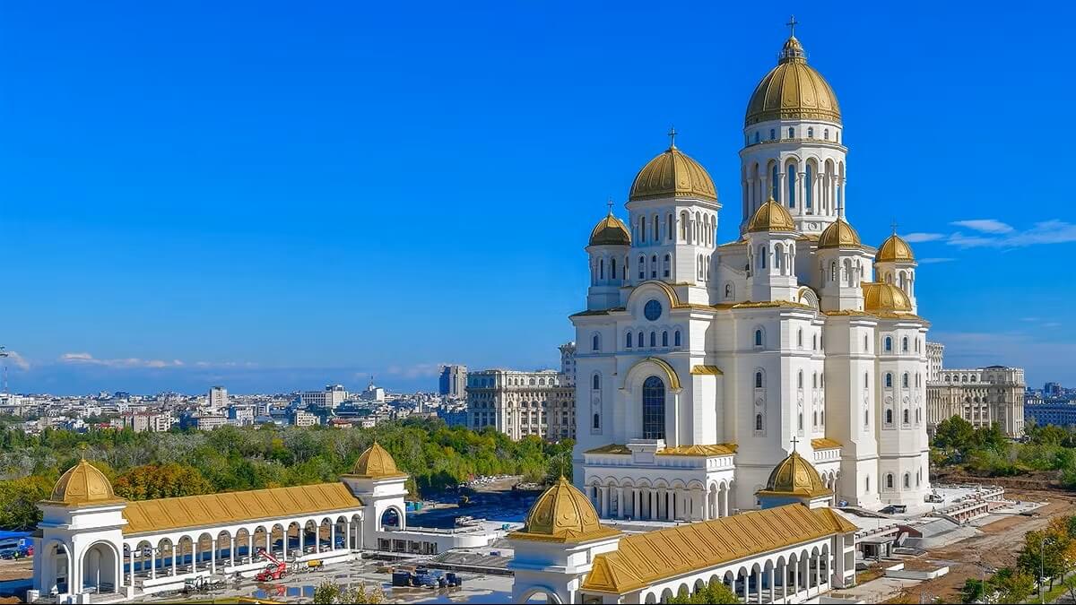 bucharest-national-cathedral-8-domes