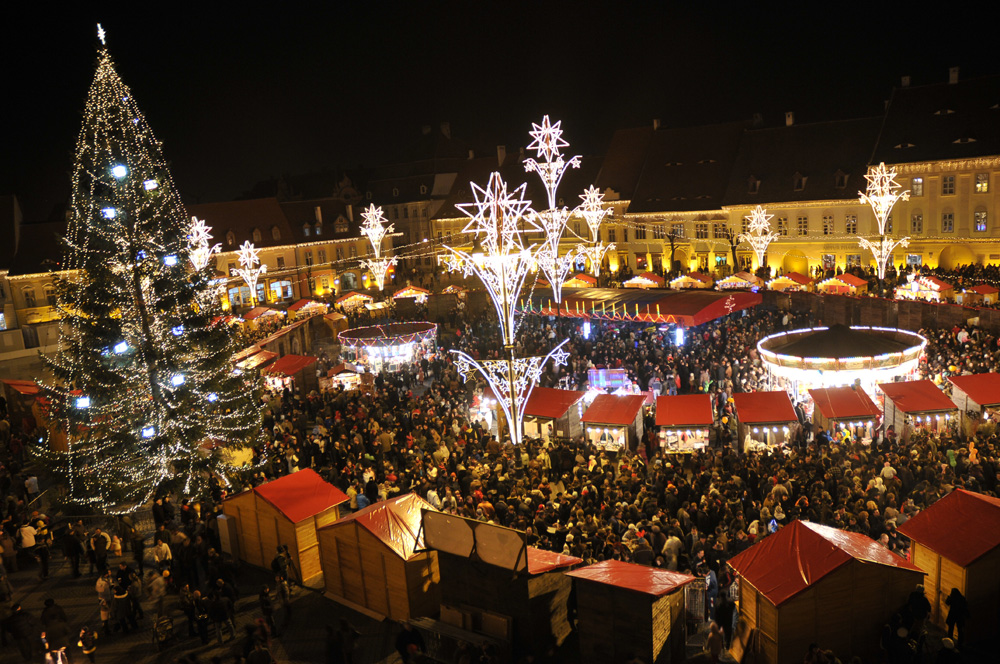 Starting at the end of November and lasting till Christmas Day,
the city of Sibiu - in Transylvania - becomes home of Romania’s most authentic Christmas Market.
